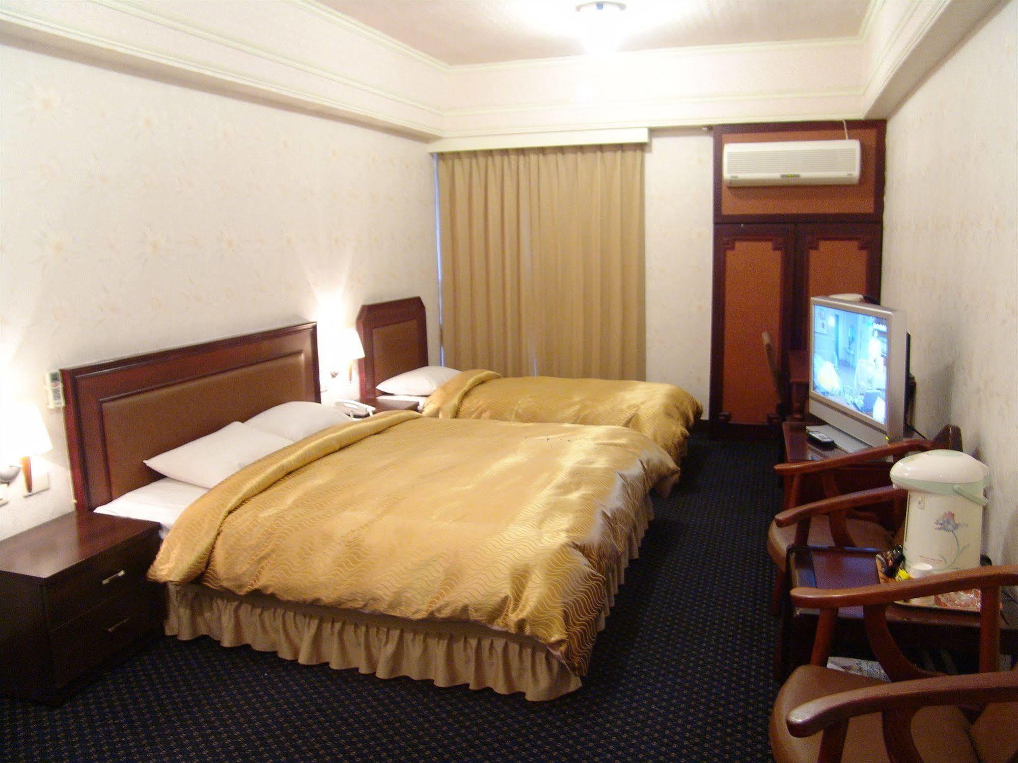 Sin Fu Business Hotel Taizhong Zewnętrze zdjęcie